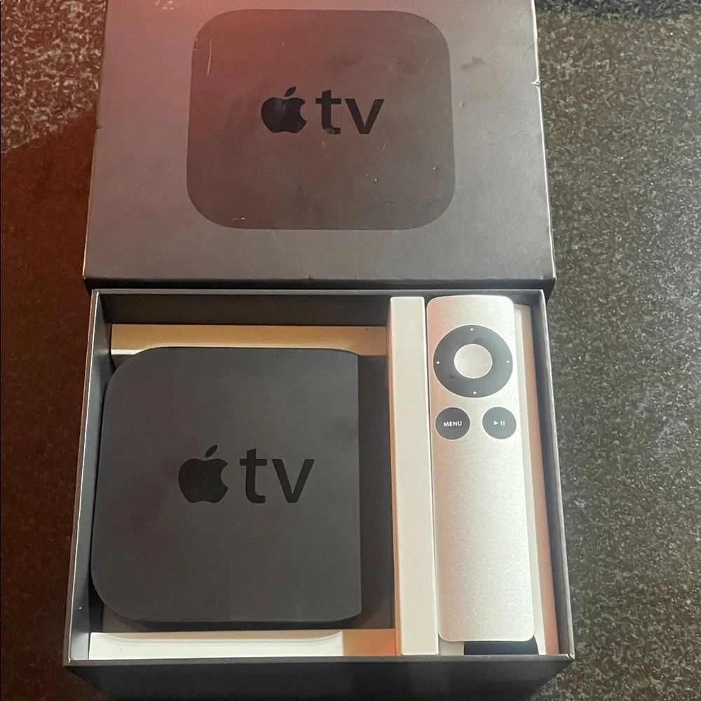 Apple TV Set with Remote - Black and Silver 32GB homerospub.cl